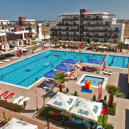 Splendid Splash In Iskele - Pool, Gym, Park, Garden, Market And Apartment *